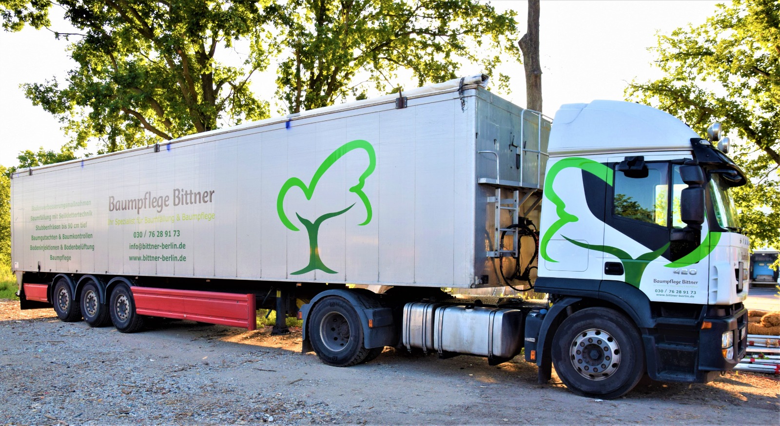 Baumpflege Bittner in Berlin Fuhrpark und Maschinen